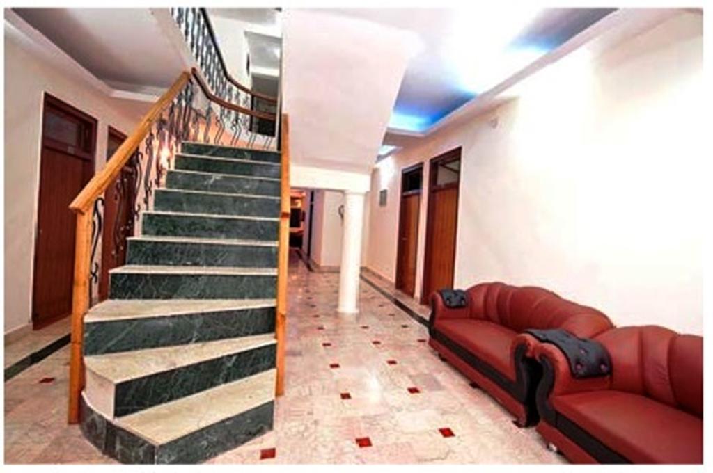 Ranikhet Grand Hotel Exterior photo