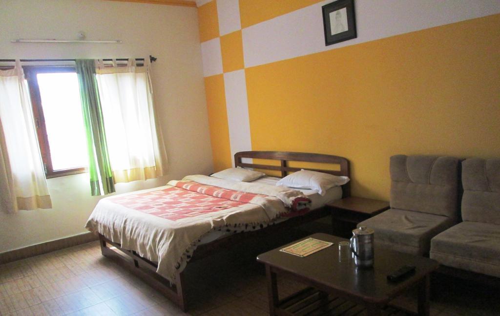 Ranikhet Grand Hotel Room photo